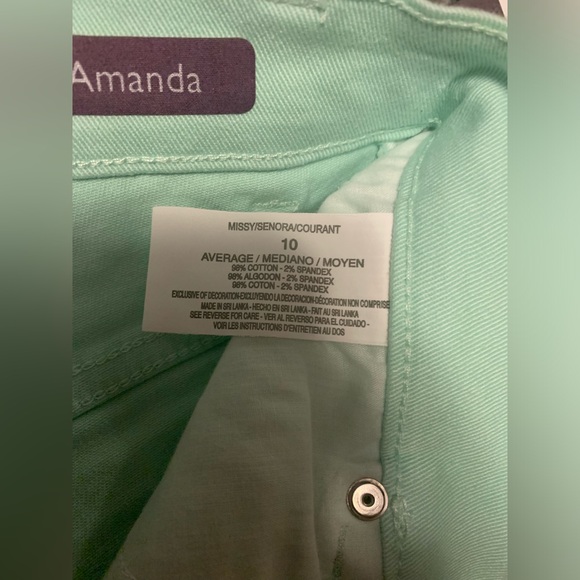 NWT. Women’s Gloria Vanderbilt light baby blue jeans in a size 10. - Picture 5 of 6